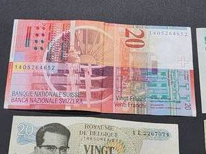 lot 105 image: 6 Assorted Foreign Currency Bills
