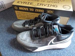 Kyrie Irving Nike Shoes size Mens 9.5