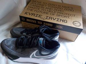 Kyrie Irving Nike Shoes size Mens 9.5