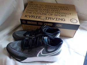 Kyrie Irving Nike Shoes size Mens 9.5