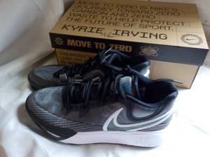 Kyrie Irving Nike Shoes size Mens 9.5