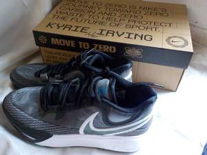 Kyrie Irving Nike Shoes size Mens 9.5