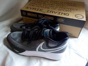 Kyrie Irving Nike Shoes size Mens 9.5