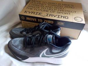 Kyrie Irving Nike Shoes size Mens 9.5