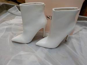 Just Fab Annabella Pointed Toe Bootie White size 8