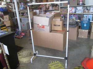lot 36 image: (BR1) Clothes Rack with Adjustable Height