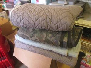 lot 38 image: (EC1) 4 Moving Blankets...