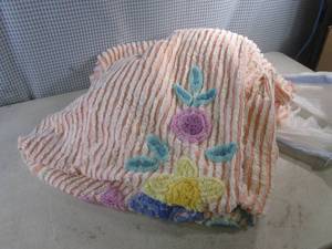 lot 59 image: (F-3) Chenille Bed Spread ...