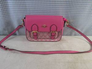 lot 61 image: (CSB) Coach Purse - NOTE We In No Way Validate That This Item Is Authentic