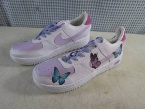 lot 68 image: (BS) Pair Nike Air Shoes Size 8 ...