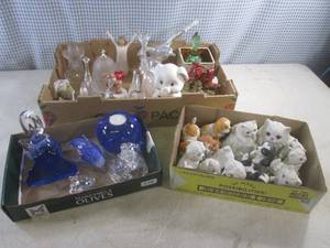 lot 75 image: (BSB) 3 Flats of Assorted Knick Knacks