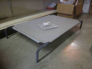 lot 79 image: (BR2) Large Elevated Pet Bed with New Replacement Cover