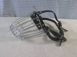 lot 90 image: (H-1) Metal Wire Basket Dog Muzzle...