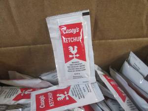 lot 154 image: (BR3) 400 Pouches of Ketchup 2 Boxes of 200 Best by July 2024