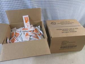 lot 157 image: (BR3) 400 Pouches of Taco Sauce 2 Boxes of 200 Best by June 2024