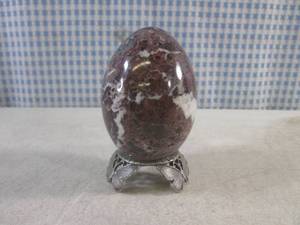 lot 175 image: (FS) Polished Stone Egg with Butterfly Stand - 2 34 x 2
