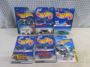 lot 275 image: (EC1) Assorted Hot Wheels in Packaging