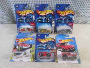 lot 277 image: (EC1) Assorted Hot Wheels in Packaging