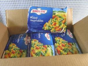 lot 284 image: (FRZ) Case 12 Bags Frozen Birds Eye Mixed Vegetables1 Pound Each Past Date