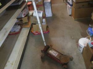lot 306 image: (EW7) Large 2-Ton Hydraulic Floor Jack - Works
