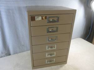 lot 322 image: (CSB) 6-Drawer Metal Cabinet Full of Sewing Accessories