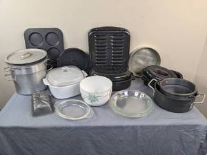 lot 50 image: Assorted KitchenBaking and Cooking Items - Pots, Vintage Roasters, Pyrex, Corningware and More