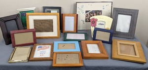 lot 10 image: (16) Various Sized Photo Frames