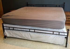 lot 28 image: Black Metal Bed Frame - 76 12 x 81 12