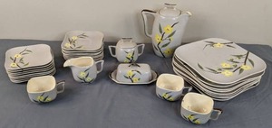 lot 55 image: Vintage 31-Piece Set of Weil Ware Blossom Pattern Dishes