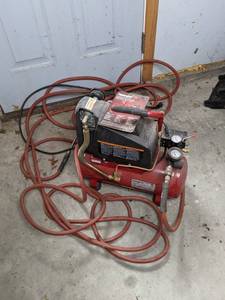 lot 6A image: Powermate Vx 3 Gallon Air Compressor
