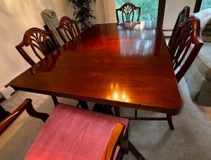 lot 2 image: Beautiful Mahogany Dining Table with 6 Chairs Measuring 60 X 40 With Carved Feet, 2 Leaves, Padded Cover