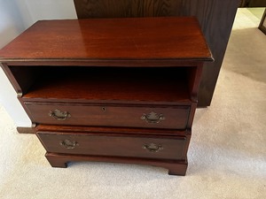 lot 17 image: Solid Wood Vintage Nightstand Measuring 29 X 16 X 26