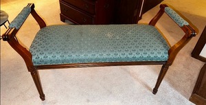 lot 18 image: Vintage Upholstered And Wood Bench Measuring 42.52 X 17 X 25.5
