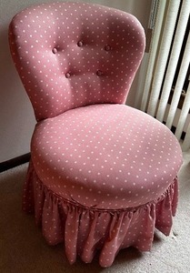 lot 24 image: Tufted Pink Chair, 4 Wide 26 Deep 32 Tall