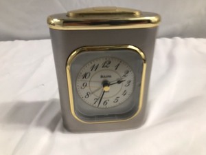 lot 100 image: Variety Of Vintage Clocks