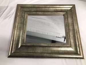 lot 74 image: Decorative Mirror Measuring 18 X 14