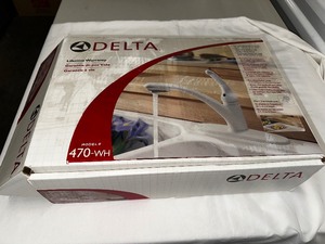 lot 120 image: Delta White Kitchen Faucet Model 470-WH with Pull Out Spray Nozel New in Box
