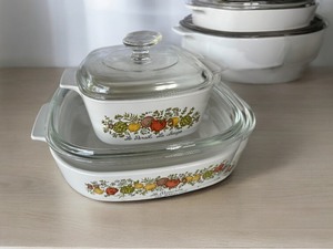 lot 113 image: Set of White Corning Ware Casserole Dishes and Corning Ware Spice of Life Covered Casserole Set