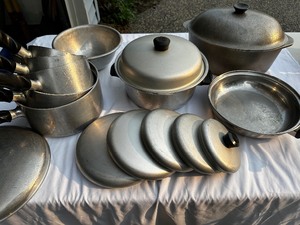 lot 150 image: Vintage Wear-Ever Aluminum Stainless Cookware Set