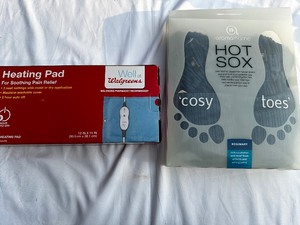 lot 171 image: Heating Pad and Hot Sox AromaHome Cosy Toes