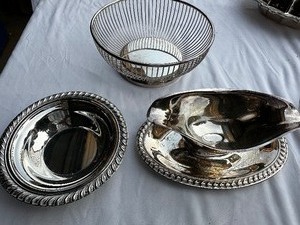 lot 176 image: Vintage WM Rogers 7.25 Silverplate Bowl, Gravy Boat, and Basket