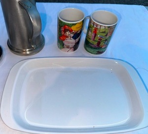 lot 191B image: Variety of Misc Vintage Dishes as seen in photo