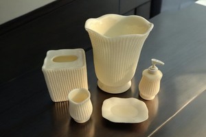lot 169 image: Vintage Off-White Molded Hobnail Plastic Bathroom Accessories