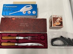 lot 129 image: Toastmaster Electric Carving Knife, Vintage Wear-Ever Carving Set in Box, and Multi Grater