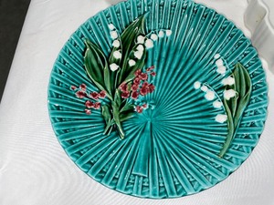 lot 140 image: Vintage SMF Schramberg Majolica Lily of the Valley Plate and Various Vintage Serving Dishes
