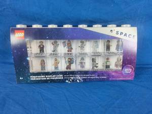 lot 169 image: New LEGO MiniFigure Display Case Blue