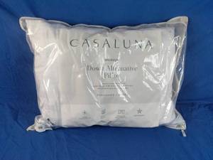 lot 185 image: New Down Alternative Bed Pillow - Casaluna Queen