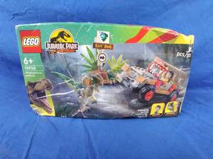 lot 218 image: New LEGO Jurassic Park Dilophosaurus Ambush Dinosaur Toy 76958