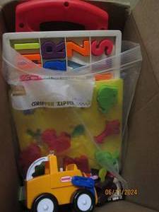 lot 5 image: toy assortmant...