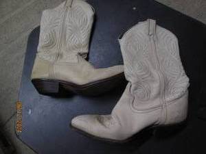 lot 6 image: vintage code west 100 percent all leather boots size 7